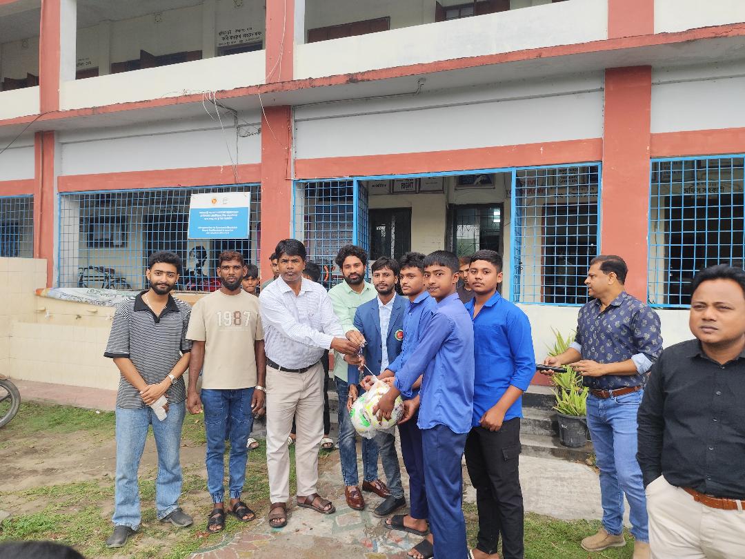 নড়াইলে এমটিআই বহুমুখী সমবায় স্পোর্টস একাডেমির উদ্যোগে শিক্ষার্থীদের পরিচয়পত্র ও ক্রীড়া সামগ্রী বিতরণ