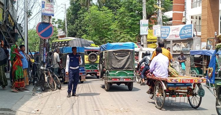 ভ্যাপসা গরমে চুয়াডাঙ্গার জনজীবন অতিষ্ঠ